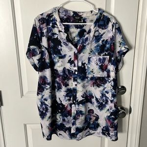 Short sleeve 2x paisley print button up the front blouse